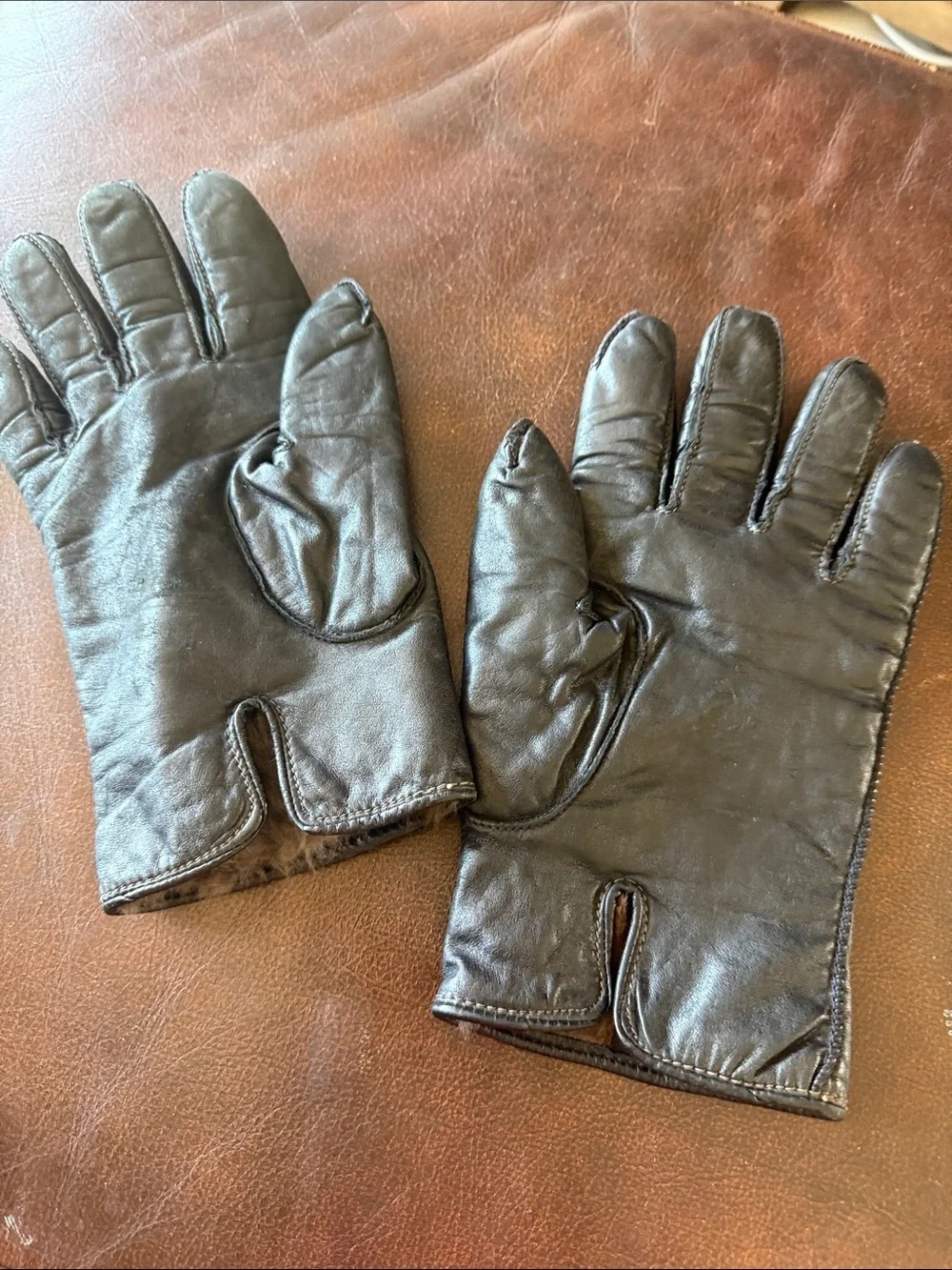 Genuine black leather gloves with genuine fur lining. Size medium